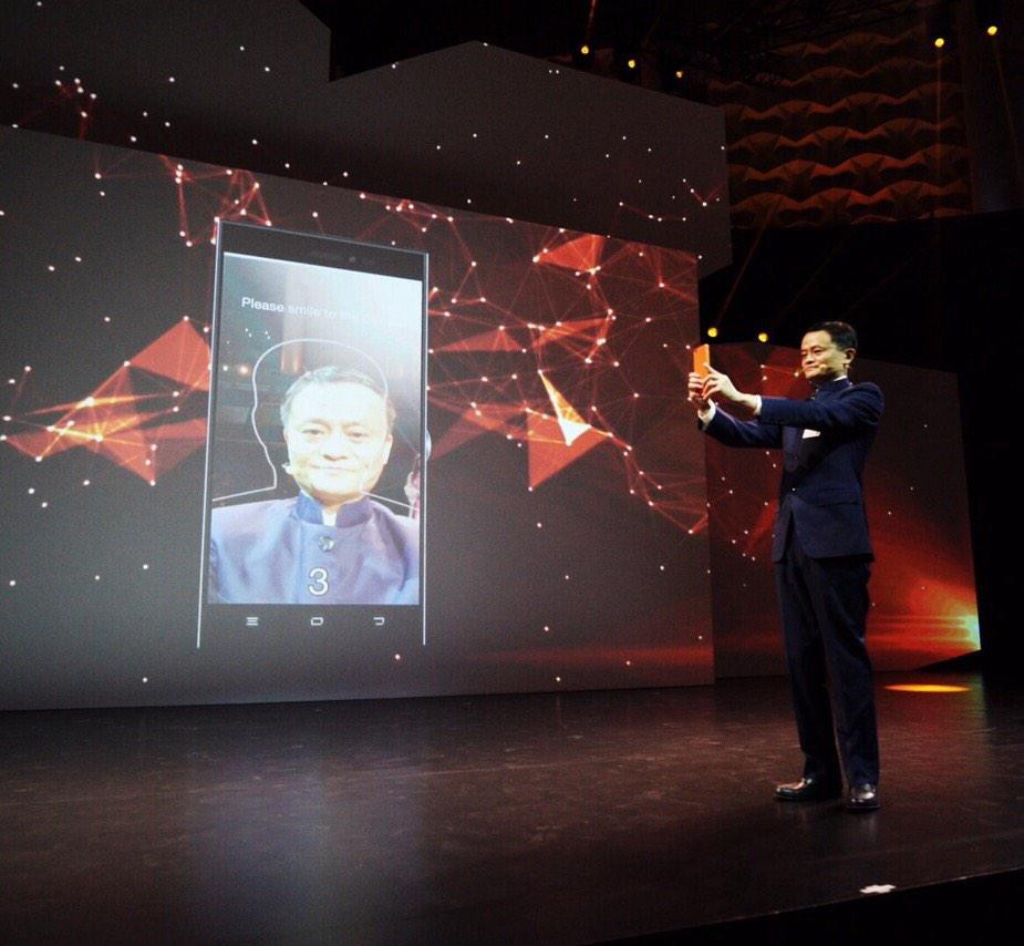 Платежи с помощью селфи.jpg Платежи с помощью селфи.jpg